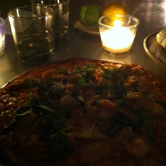 Foto diambil di Bad Horse Pizza oleh experience: h. pada 6/1/2012