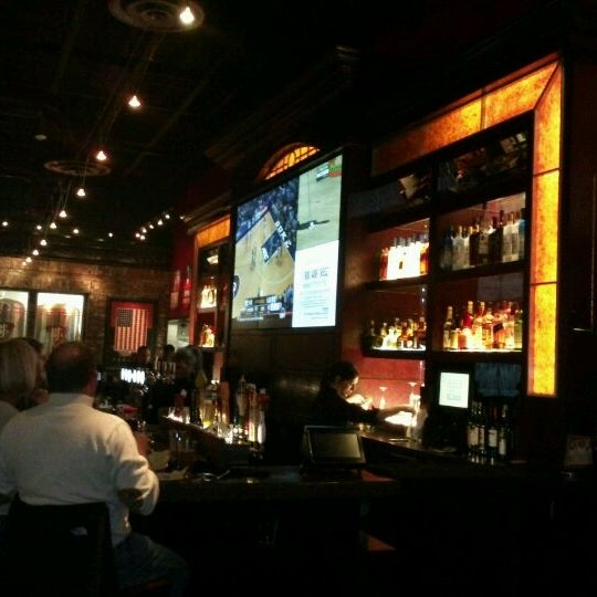 รูปภาพถ่ายที่ BJ&#39;s Restaurant &amp; Brewhouse โดย Erich เมื่อ 3/4/2012