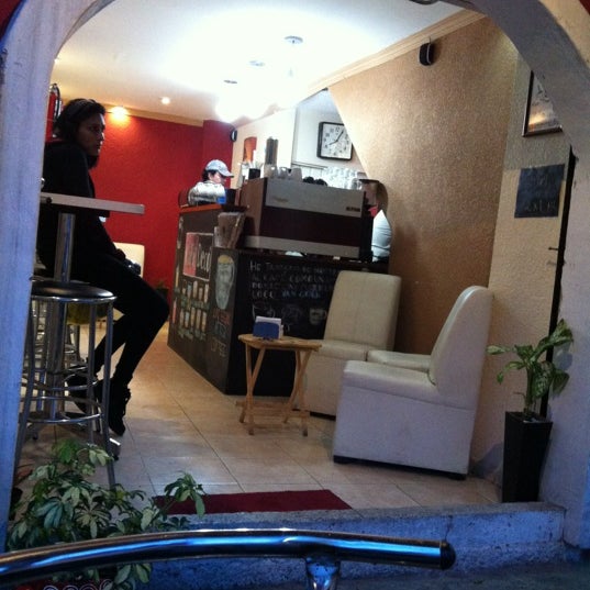 Foto diambil di Café Decó oleh Steph pada 8/20/2012