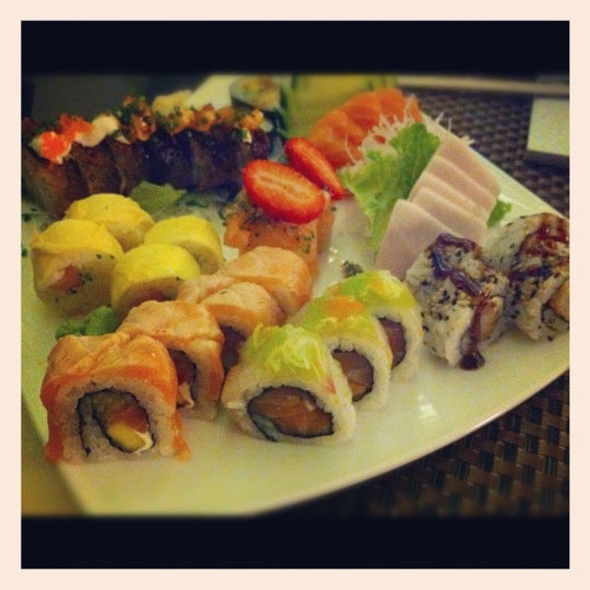 รูปภาพถ่ายที่ Sushihana Sushi Bar โดย Mike M. เมื่อ 3/29/2012