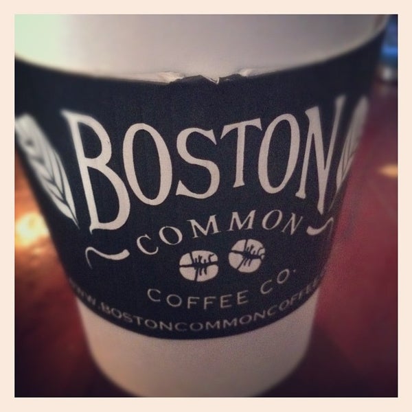 Das Foto wurde bei Boston Common Coffee Company von Melissa L. am 2/25/2012 aufgenommen
