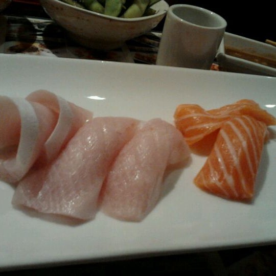 Foto diambil di Fusion Sushi oleh Erika M. pada 2/14/2012