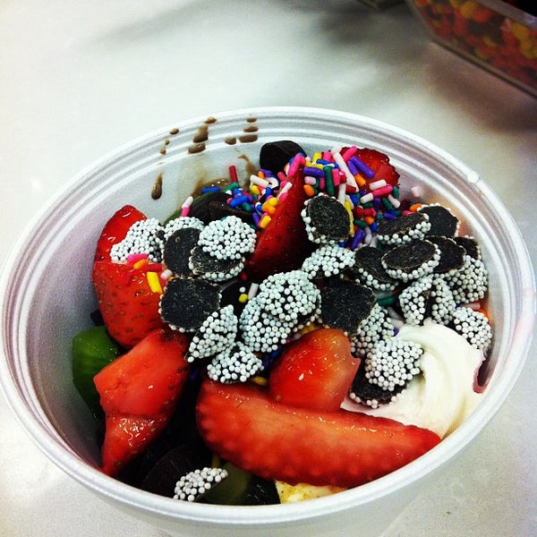 6/21/2012 tarihinde Michele B.ziyaretçi tarafından Go Yo! Frozen Yogurt'de çekilen fotoğraf