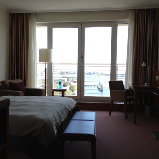 รูปภาพถ่ายที่ ATLANTIC Hotel Wilhelmshaven โดย Michael เมื่อ 9/4/2012