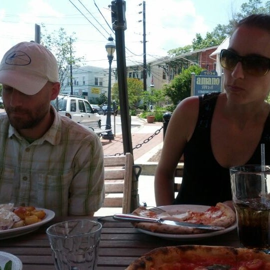Foto tomada en Roscoe&#39;s Neapolitan Pizzeria  por Trevor M. el 6/3/2012