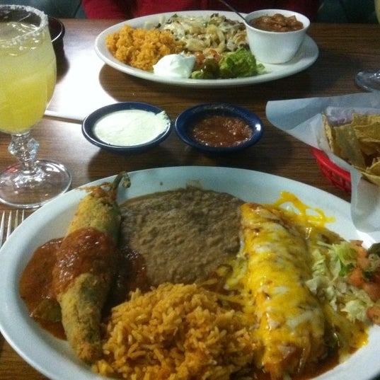 3/10/2012 tarihinde Traciziyaretçi tarafından Ramos Tex-Mex Restaurant #3'de çekilen fotoğraf