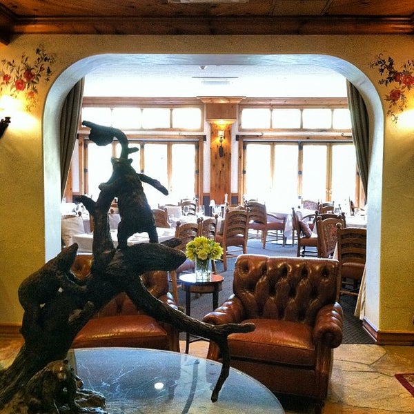 Foto tomada en The Pines Lodge  por Stacy S. el 9/11/2012