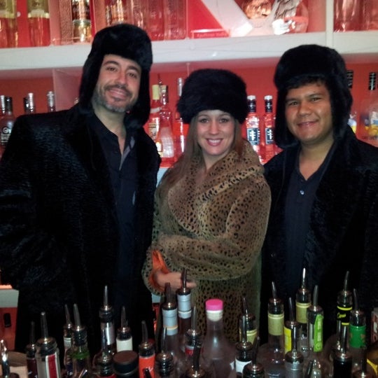 2/19/2012 tarihinde Jenny K.ziyaretçi tarafından Nic&#39;s Martini Lounge'de çekilen fotoğraf