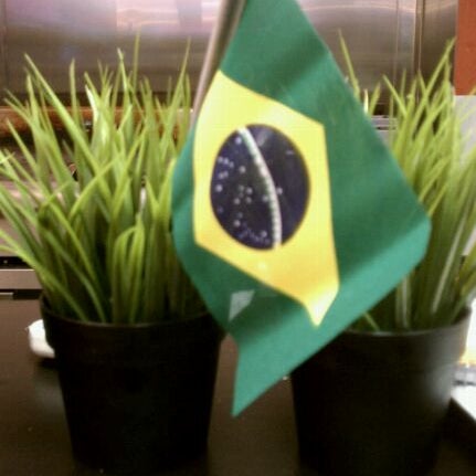 6/5/2012 tarihinde elizabeth c.ziyaretçi tarafından Brazilian Bowl Grill'de çekilen fotoğraf