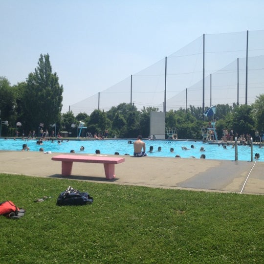 Palisades Park Swim Club Bergen에서 수영장일에서의 사진