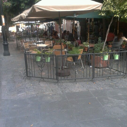 Photo taken at Café del Codo by Enrique H. on 6/11/2012