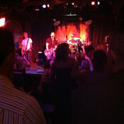 Снимок сделан в Phoenix Hill Tavern пользователем Joni C. 8/5/2012
