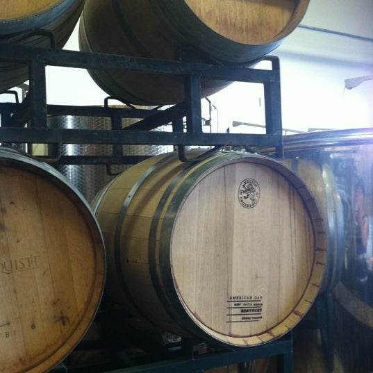 Das Foto wurde bei Bonacquisti Wine Company von June S. am 3/24/2012 aufgenommen