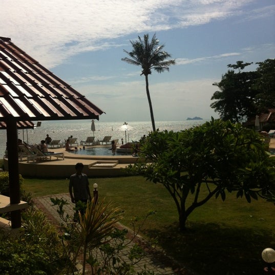 Foto tirada no(a) Buri Beach Resort por Valeri D. em 8/31/2012