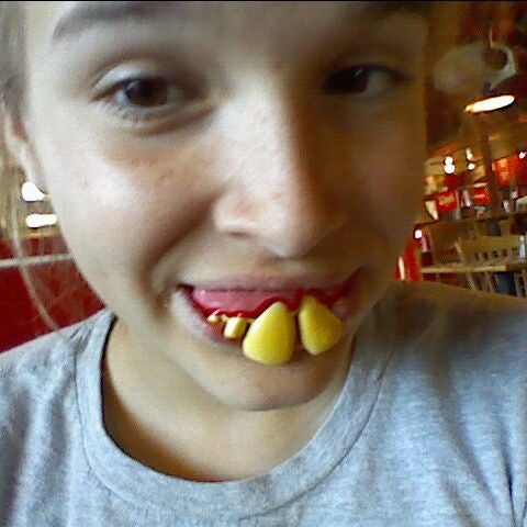 Photo taken at Fuddruckers by Melisa S. on 4/26/2012