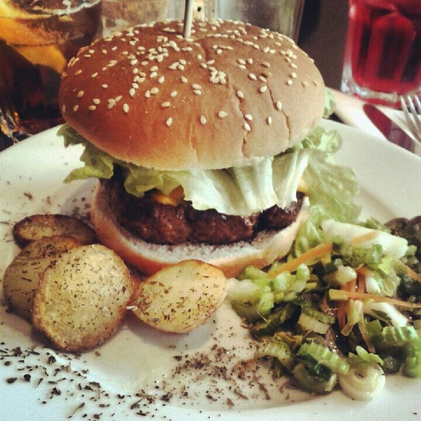 Foto scattata a Rachel - Bagels &amp; Burgers da Grisha il 5/12/2012