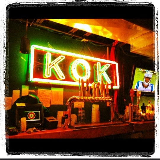 Foto diambil di Kilroy&#39;s Bar &amp; Grill oleh Cannzibar pada 8/12/2012