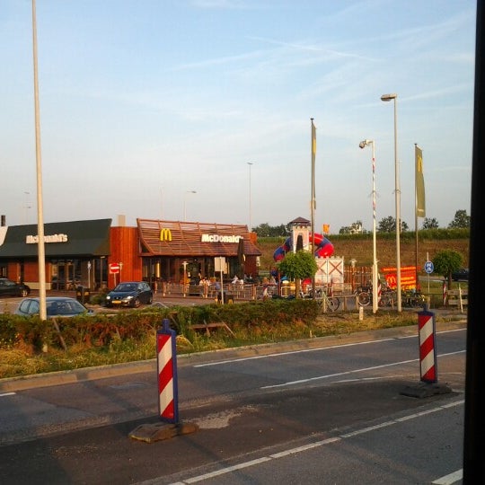 รูปภาพถ่ายที่ McDonald&#39;s โดย Hans v. เมื่อ 6/26/2012