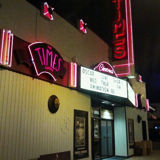 Foto tirada no(a) Times Cinema por Shawn M. em 2/23/2012