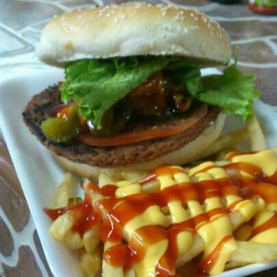 Foto scattata a Pepe&#39;s burger snacks     Cuando usted la prueba lo comprueba, La mejor! da rctorr .. il 8/21/2012