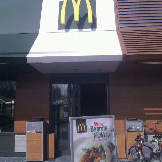 Foto diambil di McDonald&#39;s oleh Jim v. pada 3/28/2012