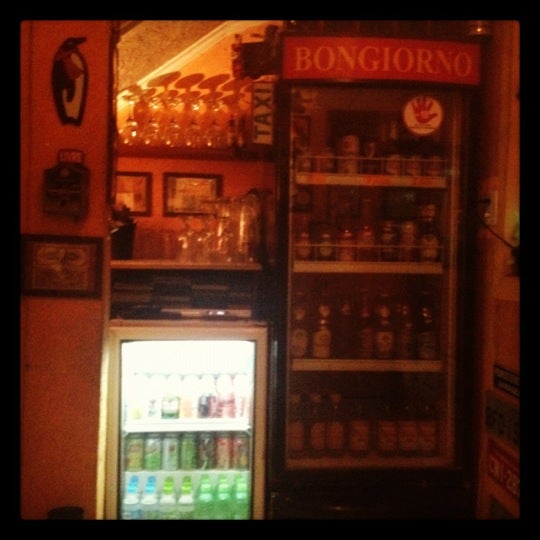 Photo taken at Bongiorno Pizzaria by Jr. D. on 8/19/2012