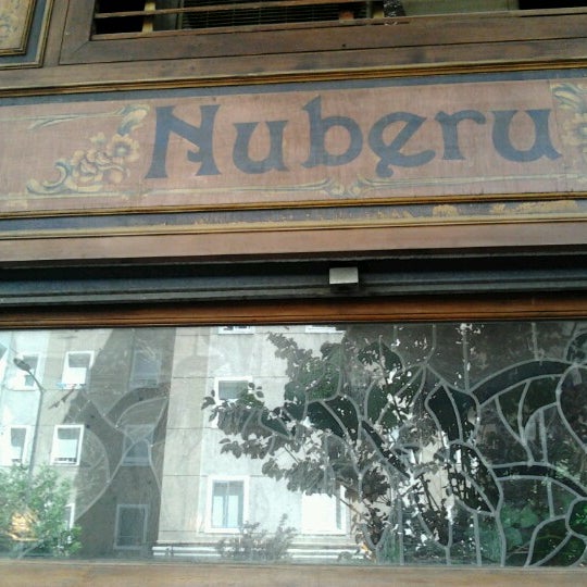 รูปภาพถ่ายที่ Nuberu café โดย Alfonsas S. เมื่อ 8/16/2012