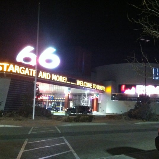 Foto tirada no(a) Route 66 Casino Hotel por Samuel S. em 3/25/2012