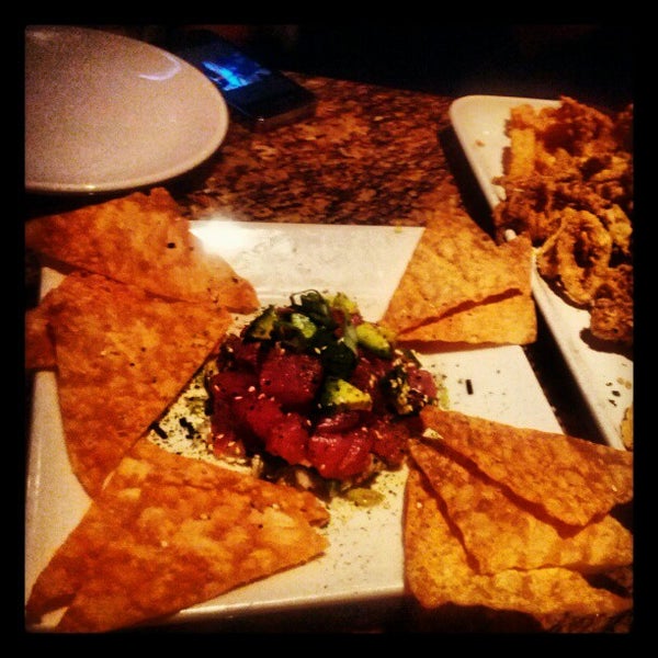 Photo taken at BJ&#39;s Restaurant &amp; Brewhouse by Ben E. on 8/31/2012