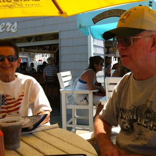 7/2/2012 tarihinde Daniel H.ziyaretçi tarafından Dockers Waterfront Restaurant &amp; Bar'de çekilen fotoğraf