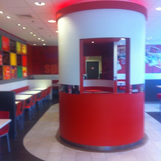 Photo prise au KFC par Ronald R. le7/4/2012