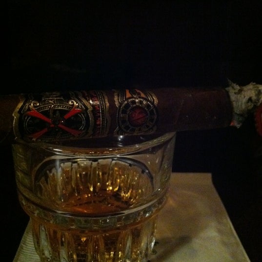 Foto scattata a Del Frisco&#39;s Cigar Lounge da Peter W. il 7/21/2012