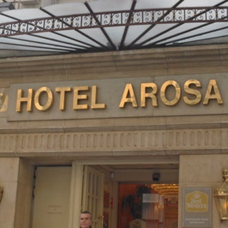 El BEST WESTERN Hotel Arosa se encuentra en la zona más céntrica de Madrid, la Gran Vía, centro de negocios, tiendas y turismo por la excelencia, con fácil acceso y estacionamiento.