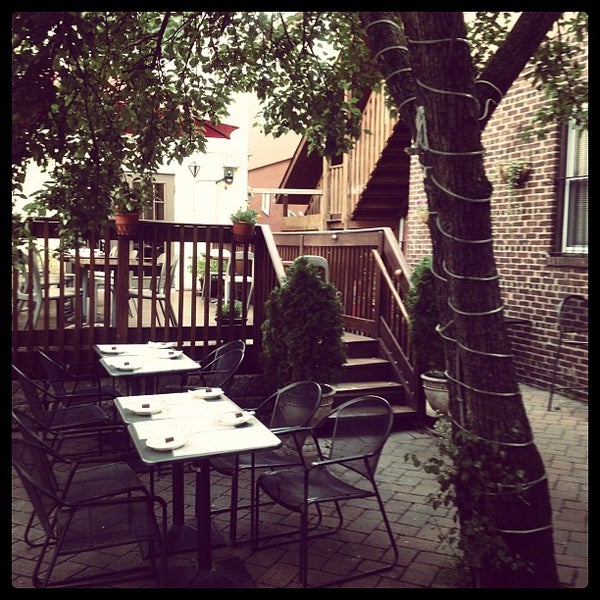 7/11/2012 tarihinde Devin H.ziyaretçi tarafından Evelyn&#39;s Restaurant &amp; Bar'de çekilen fotoğraf