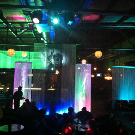 Foto tomada en Icon Lounge + Events  por DJ R. el 8/19/2012