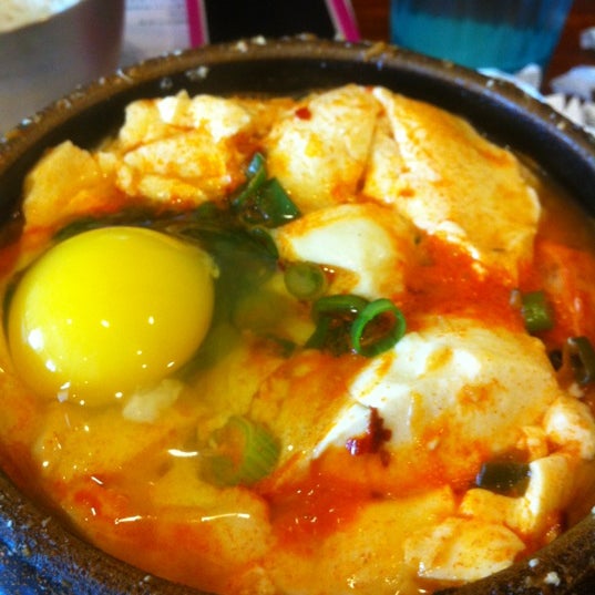 Foto scattata a Jang Guem Tofu and BBQ House da Sira S. il 2/16/2012