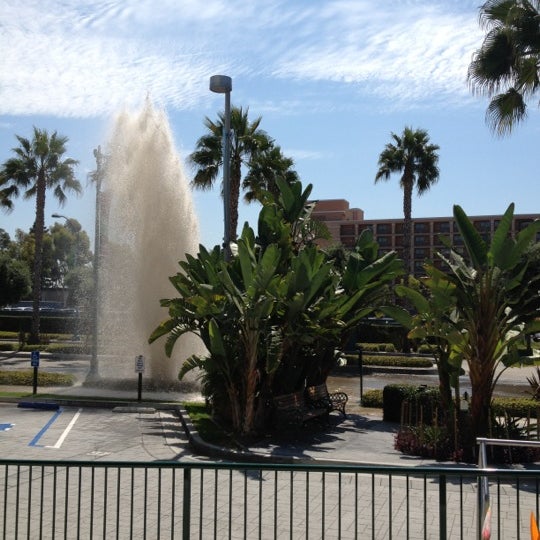 9/4/2012 tarihinde Thomby S.ziyaretçi tarafından Howard Johnson Anaheim Hotel and Water Playground'de çekilen fotoğraf
