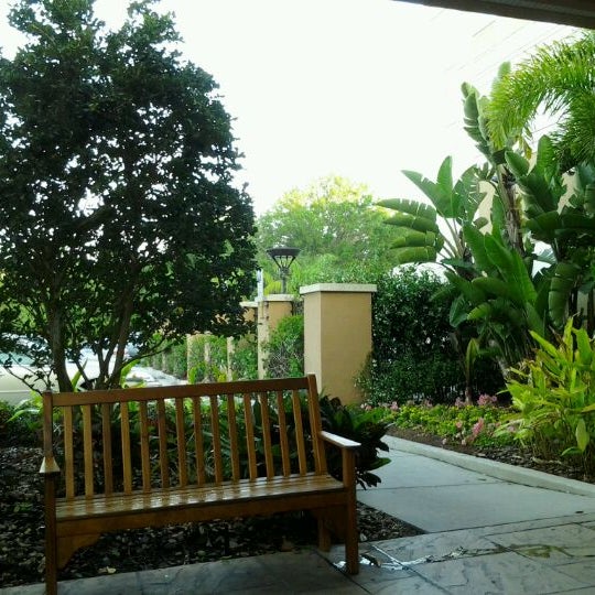 Снимок сделан в Embassy Suites by Hilton пользователем Mario P. 3/21/2012