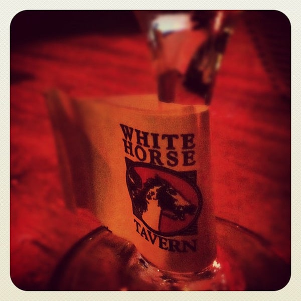9/8/2012に/\ㅌ¥J T.がWhite Horse Tavernで撮った写真