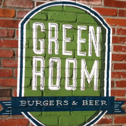 Foto tirada no(a) Green Room Burgers &amp; Beer por Bryan H. em 9/3/2012