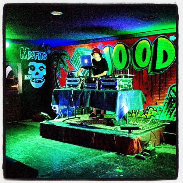 Photo taken at Hood Bar &amp; Pizza by Aaron C. on 5/5/2012