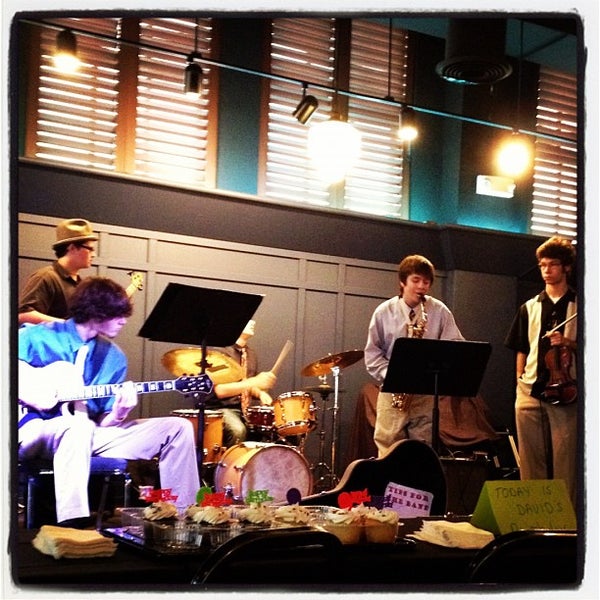 Foto diambil di Blue Wisp Jazz Club oleh Tony B. pada 6/23/2012
