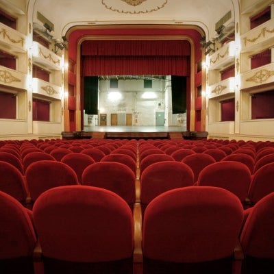 Oltre all'attiva proposta di numerose rassegne e produzioni teatrali, il Teatro Stabile di Verona offre raffinati spazi per meeting e conferenze (ampia capienza in tutte le sale).