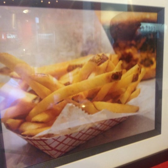 7/27/2012 tarihinde Mike L.ziyaretçi tarafından ForeFathers Gourmet Cheesesteaks &amp; Fries'de çekilen fotoğraf