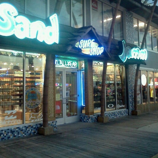 Foto tomada en Sand Jamm Surf Shop  por Celeste F. el 6/10/2012