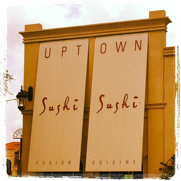 Photo prise au Uptown Sushi par 💜Jane B. le6/12/2012
