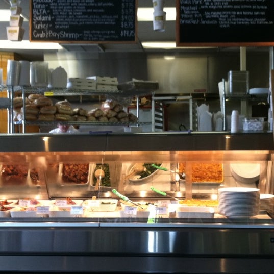 รูปภาพถ่ายที่ Selland&#39;s Market-Café โดย Michelle P. เมื่อ 4/27/2012