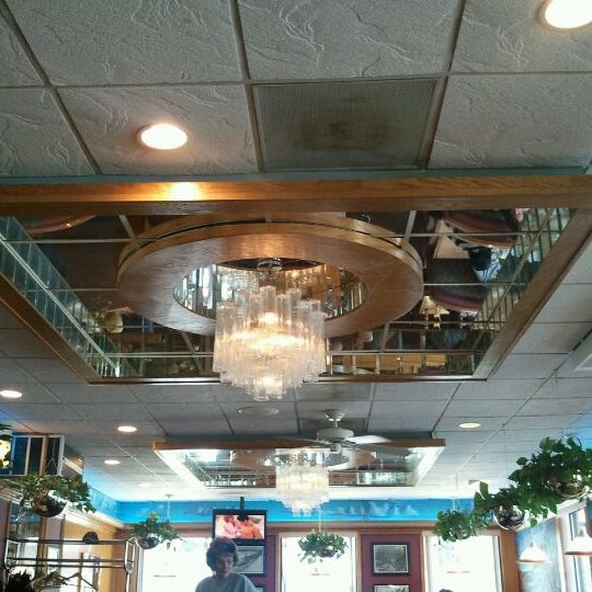 Foto diambil di New Archview Restaurant oleh Alex T. pada 6/2/2012