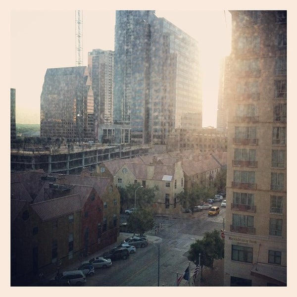 Photo taken at Courtyard by Marriott Austin Downtown/Convention Center by Vitor F. on 4/8/2012