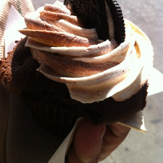 Photo taken at Cupcakes on Denman by Gerry L. on 5/16/2012
